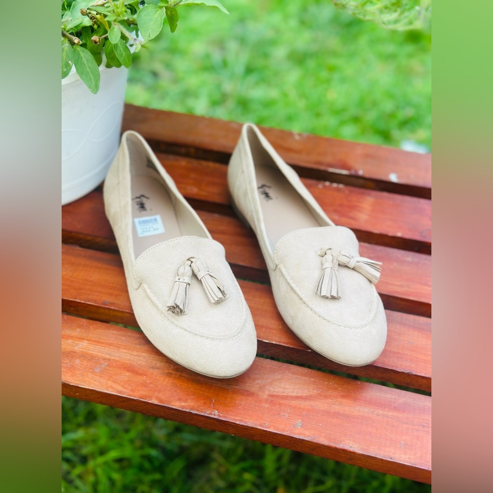 NEW VTG Y2K Fioni Vegan Leather Loafers with Tassels Light Tan Women’s Size 10